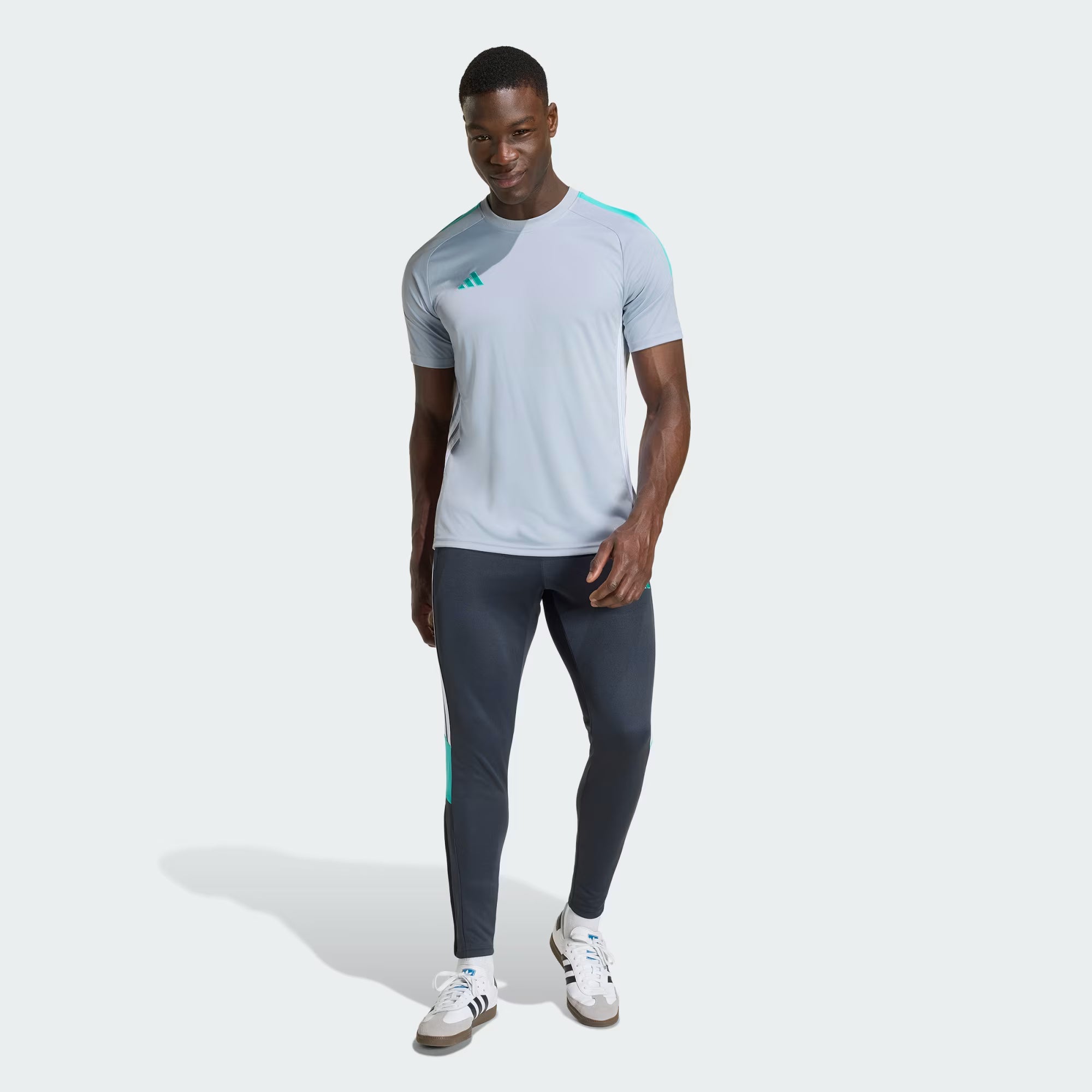 Pantalón Adidas de Entrenamiento Tiro 26 Essentials