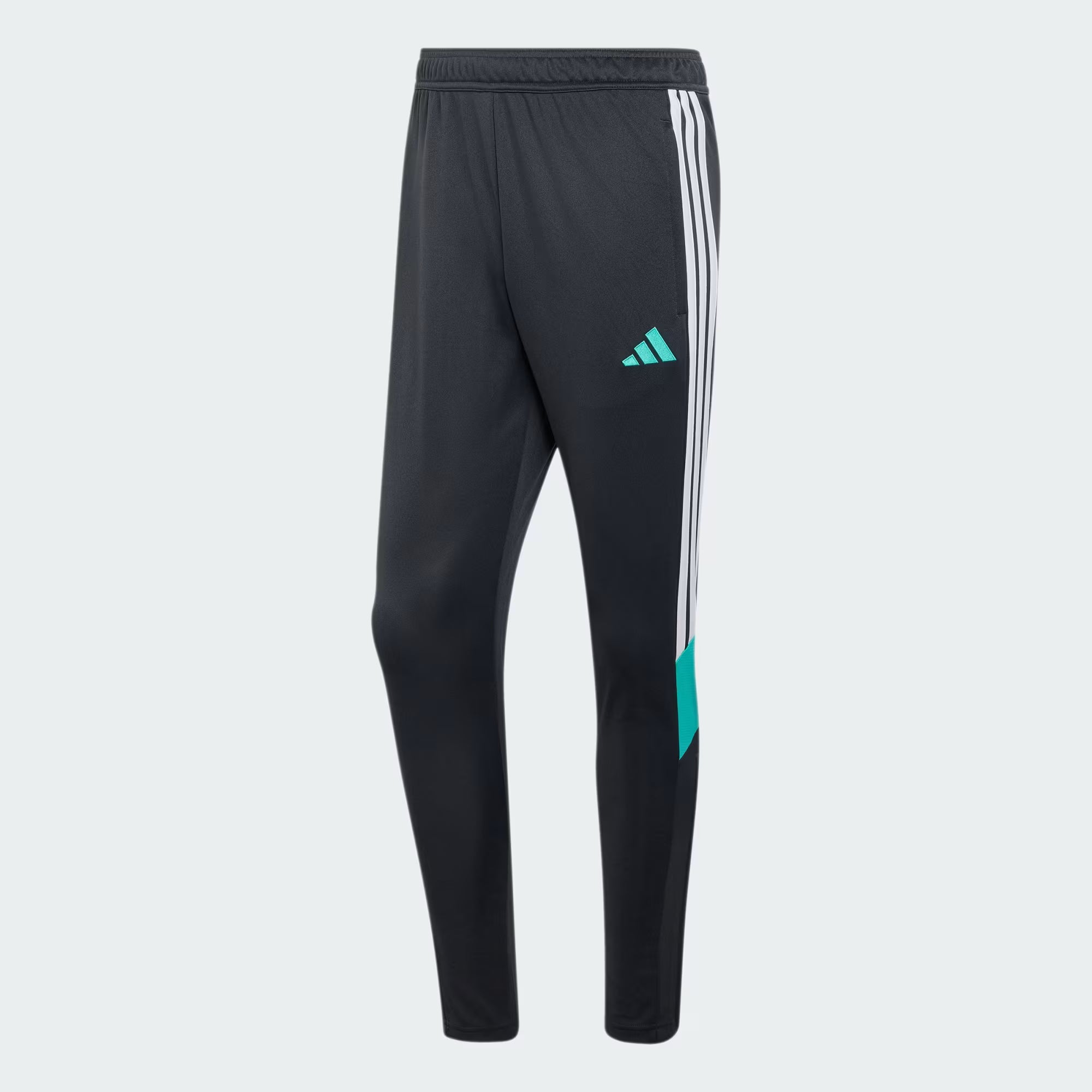 Pantalón Adidas de Entrenamiento Tiro 26 Essentials