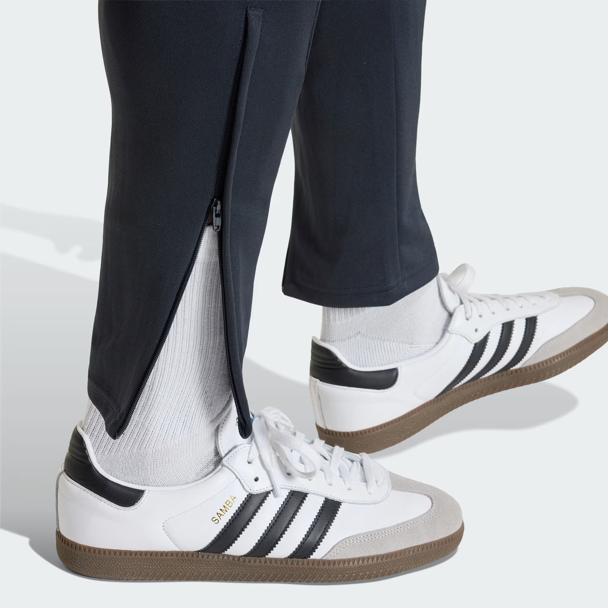 Pantalón Adidas de Entrenamiento Tiro 26 Essentials